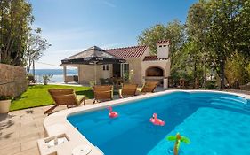 Villa Leoma With Heated Pool